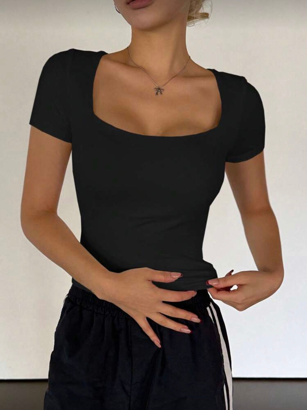 DAZY Top de mujer de ajuste ceñido, de cuello cuadrado y mangas cortas, sexy, de verano, top corto para mujeres